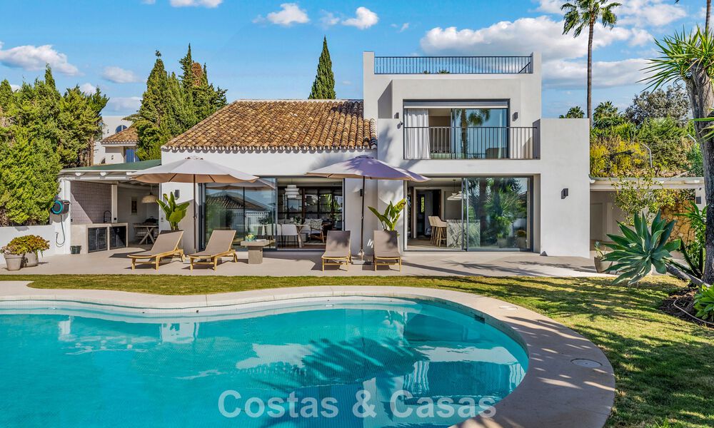 High-quality renovated family villa for sale in the sought-after golf area of Nueva Andalucía, Marbella 793192