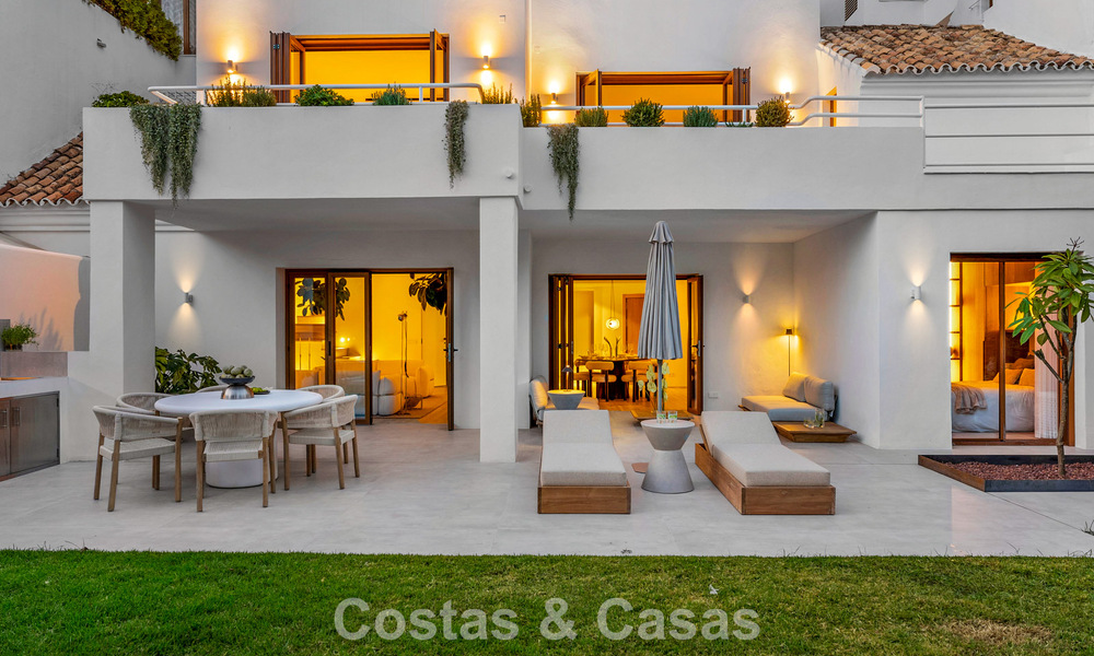 Elegant duplex apartment with private garden for sale, directly on the golf course in Nueva Andalucía, Marbella 793110