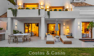 Elegant duplex apartment with private garden for sale, directly on the golf course in Nueva Andalucía, Marbella 793110 