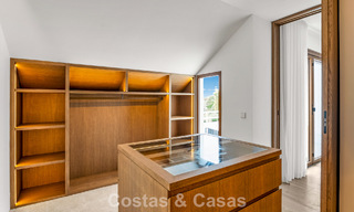 Elegant duplex apartment with private garden for sale, directly on the golf course in Nueva Andalucía, Marbella 793111 