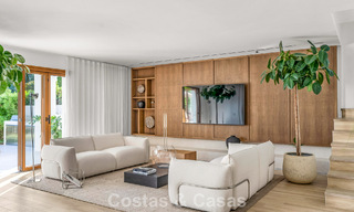 Elegant duplex apartment with private garden for sale, directly on the golf course in Nueva Andalucía, Marbella 793116 