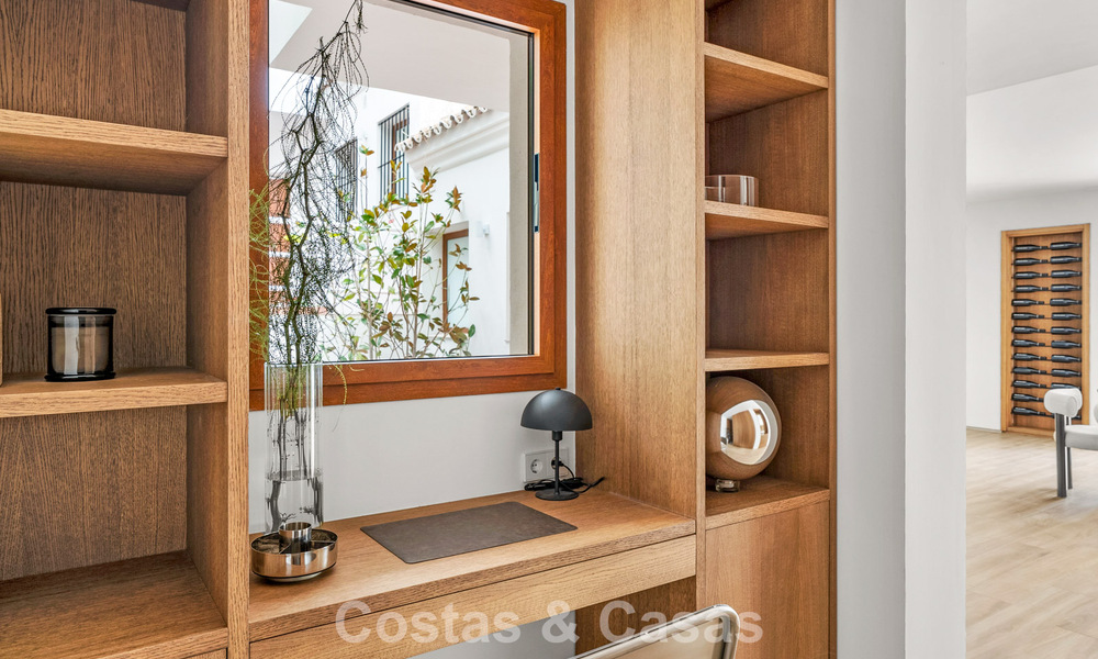 Elegant duplex apartment with private garden for sale, directly on the golf course in Nueva Andalucía, Marbella 793120