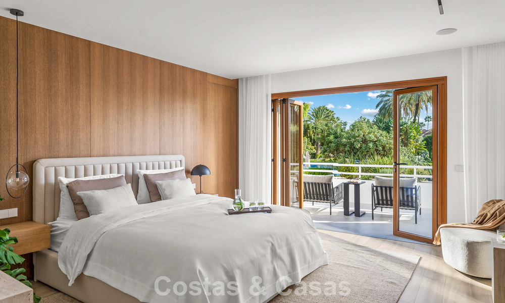 Elegant duplex apartment with private garden for sale, directly on the golf course in Nueva Andalucía, Marbella 793125