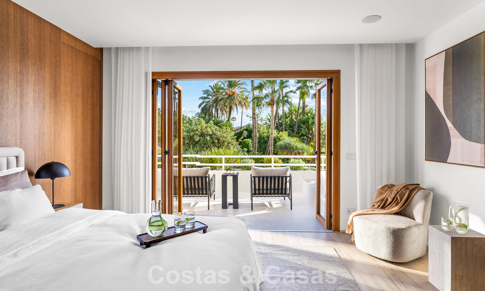 Elegant duplex apartment with private garden for sale, directly on the golf course in Nueva Andalucía, Marbella 793126