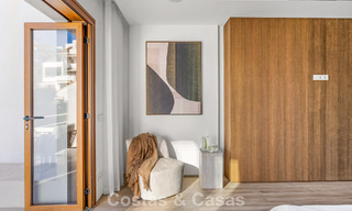 Elegant duplex apartment with private garden for sale, directly on the golf course in Nueva Andalucía, Marbella 793127 