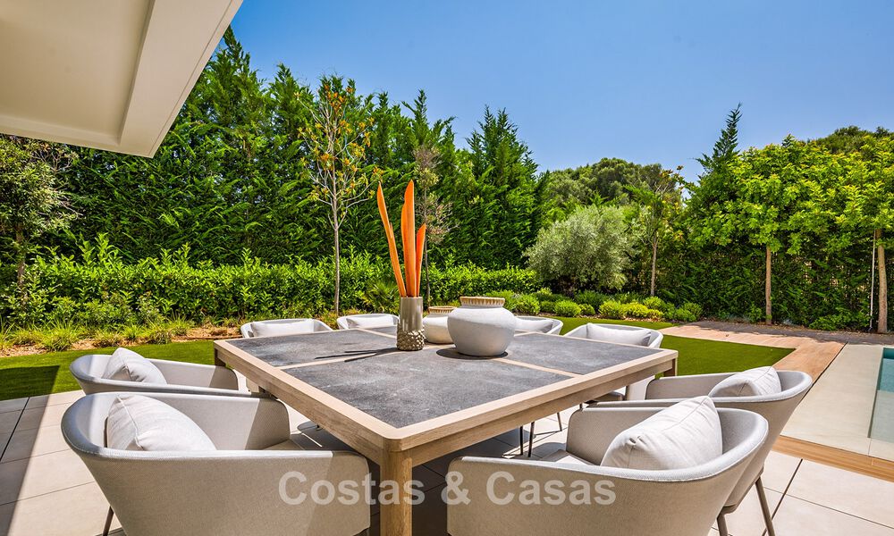 Move-in ready luxury villa with minimalist architecture for sale on the New Golden Mile between Marbella and Estepona 793082