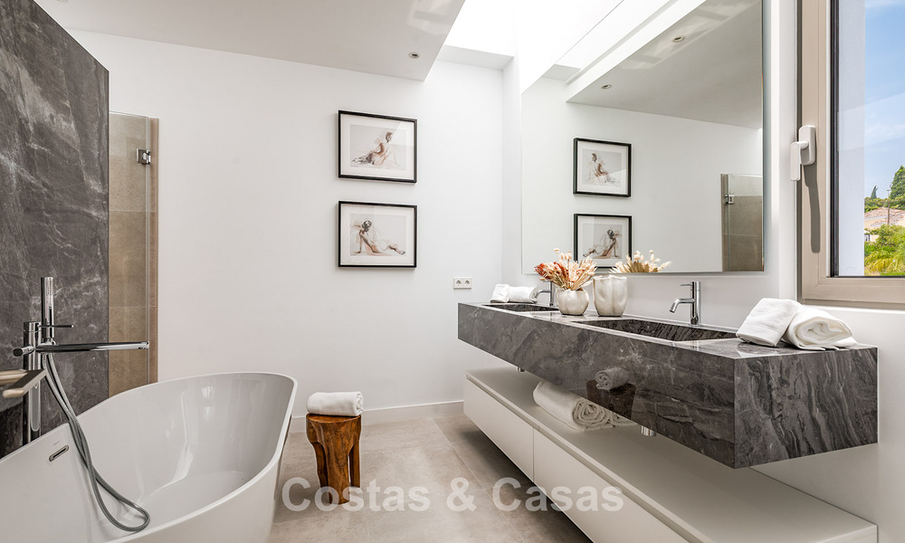 Move-in ready luxury villa with minimalist architecture for sale on the New Golden Mile between Marbella and Estepona 793088