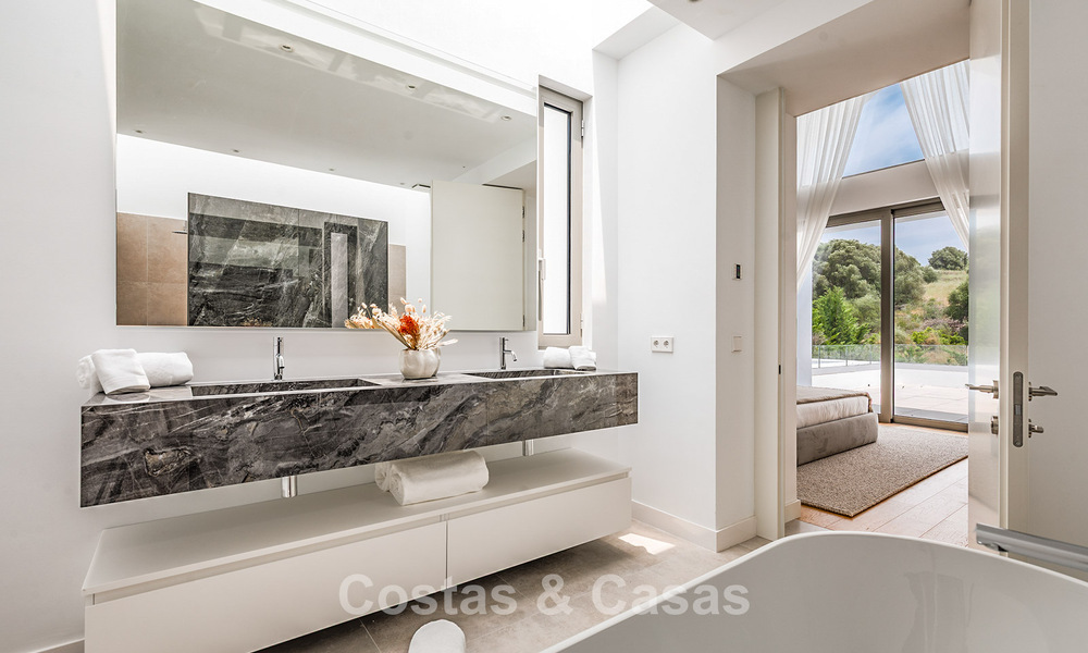 Move-in ready luxury villa with minimalist architecture for sale on the New Golden Mile between Marbella and Estepona 793089