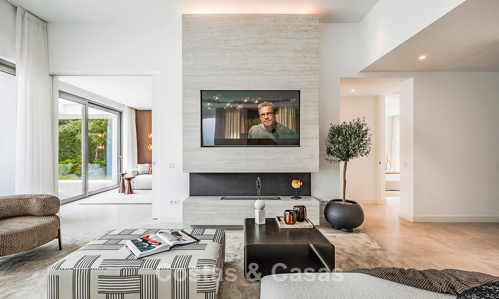Move-in ready luxury villa with minimalist architecture for sale on the New Golden Mile between Marbella and Estepona 793094