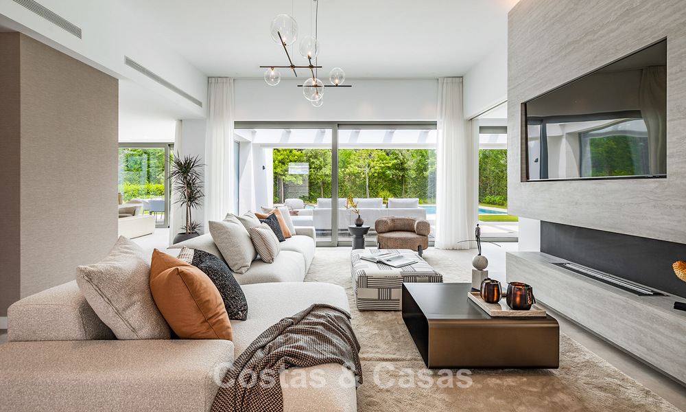 Move-in ready luxury villa with minimalist architecture for sale on the New Golden Mile between Marbella and Estepona 793095