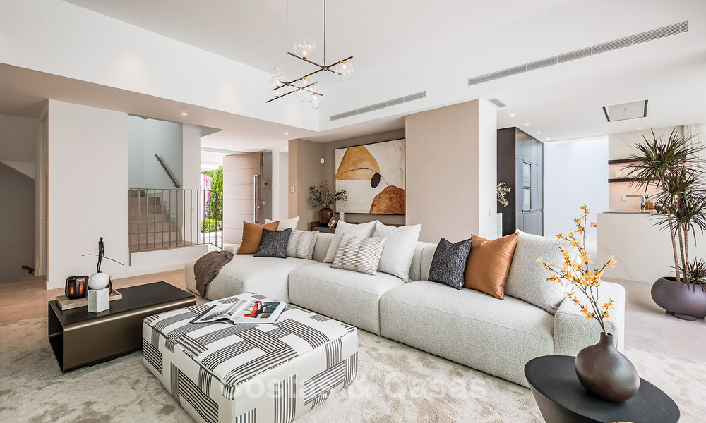 Move-in ready luxury villa with minimalist architecture for sale on the New Golden Mile between Marbella and Estepona 793098
