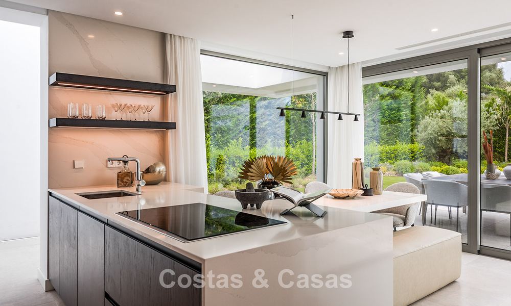 Move-in ready luxury villa with minimalist architecture for sale on the New Golden Mile between Marbella and Estepona 793099