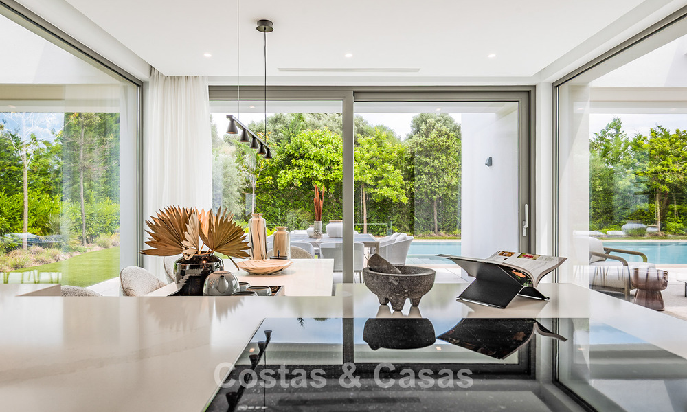 Move-in ready luxury villa with minimalist architecture for sale on the New Golden Mile between Marbella and Estepona 793100