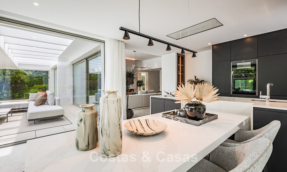 Move-in ready luxury villa with minimalist architecture for sale on the New Golden Mile between Marbella and Estepona 793101