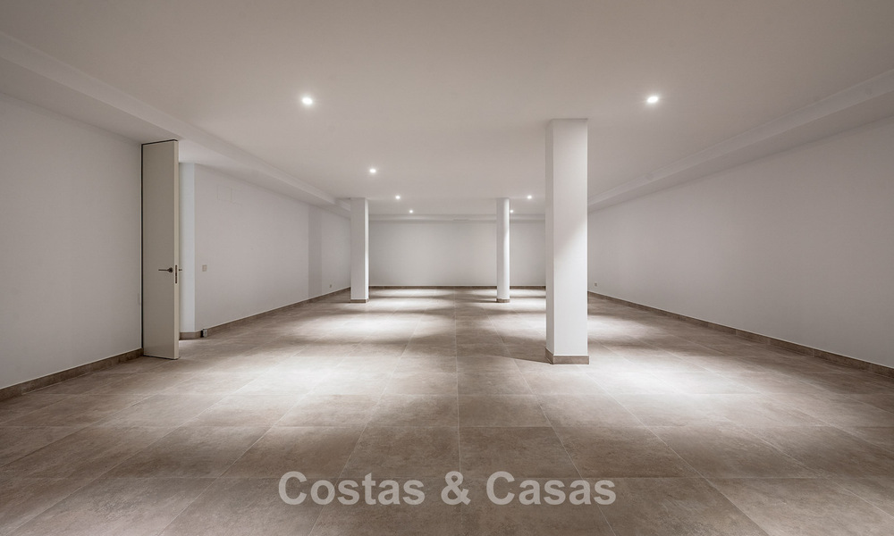 Move-in ready luxury villa with minimalist architecture for sale on the New Golden Mile between Marbella and Estepona 793102