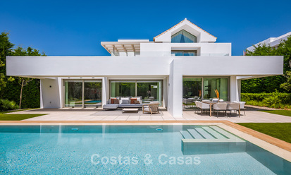 Move-in ready luxury villa with minimalist architecture for sale on the New Golden Mile between Marbella and Estepona 793105