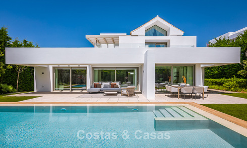 Move-in ready luxury villa with minimalist architecture for sale on the New Golden Mile between Marbella and Estepona 793105
