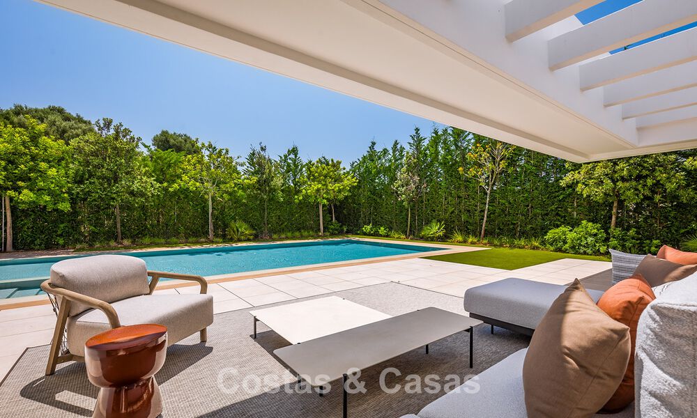 Move-in ready luxury villa with minimalist architecture for sale on the New Golden Mile between Marbella and Estepona 793106