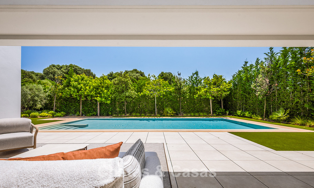 Move-in ready luxury villa with minimalist architecture for sale on the New Golden Mile between Marbella and Estepona 793108