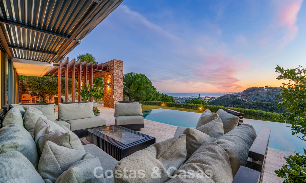 Modern architectural villa with sea views and a profesional gym for sale in El Madroñal, Benahavís - Marbella 793719