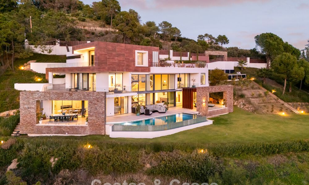 Modern architectural villa with sea views and a profesional gym for sale in El Madroñal, Benahavís - Marbella 793725