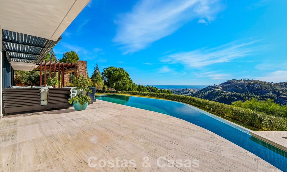 Modern architectural villa with sea views and a profesional gym for sale in El Madroñal, Benahavís - Marbella 793730