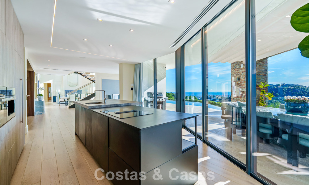 Modern architectural villa with sea views and a profesional gym for sale in El Madroñal, Benahavís - Marbella 793733