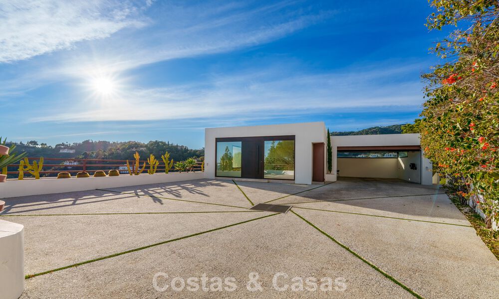 Modern architectural villa with sea views and a profesional gym for sale in El Madroñal, Benahavís - Marbella 793764
