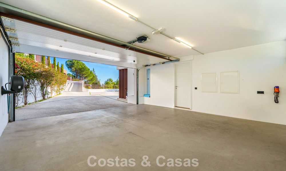 Modern architectural villa with sea views and a profesional gym for sale in El Madroñal, Benahavís - Marbella 793765