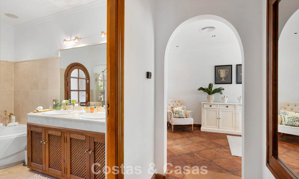 Elegant andalusian villa with panoramic sea views for sale in El Madroñal, Benahavís - Marbella 793839