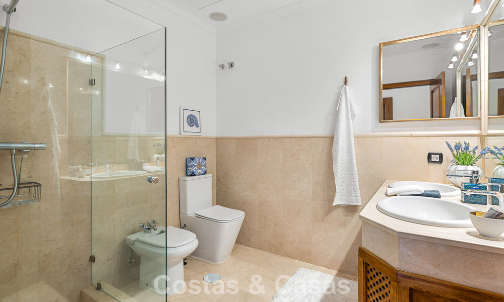 Elegant andalusian villa with panoramic sea views for sale in El Madroñal, Benahavís - Marbella 793840