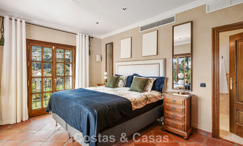 Elegant andalusian villa with panoramic sea views for sale in El Madroñal, Benahavís - Marbella 793851