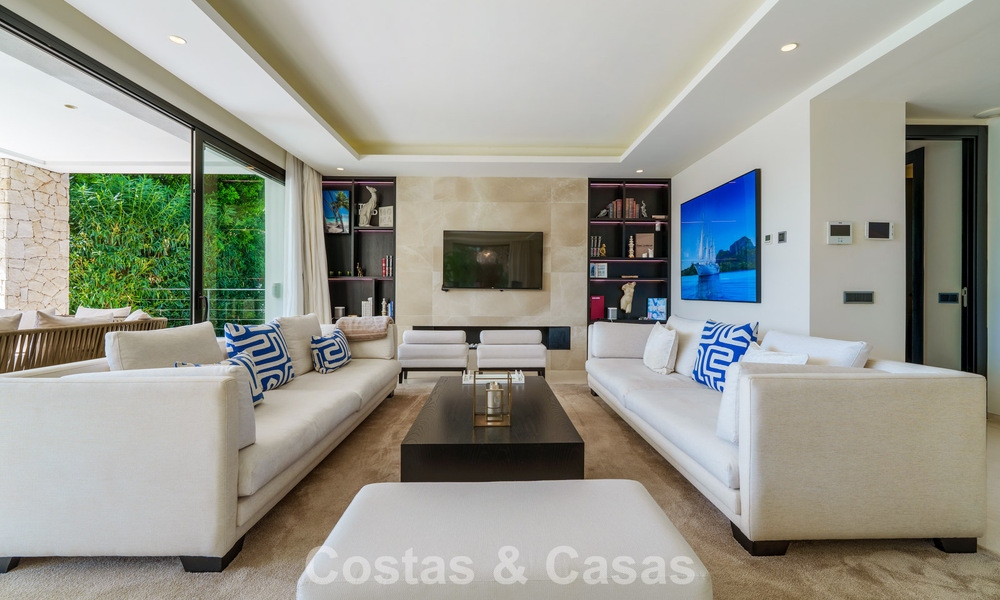 Luxury villa with contemporary architecture for sale in a gated private community of Nueva Andalucía, Marbella 793973