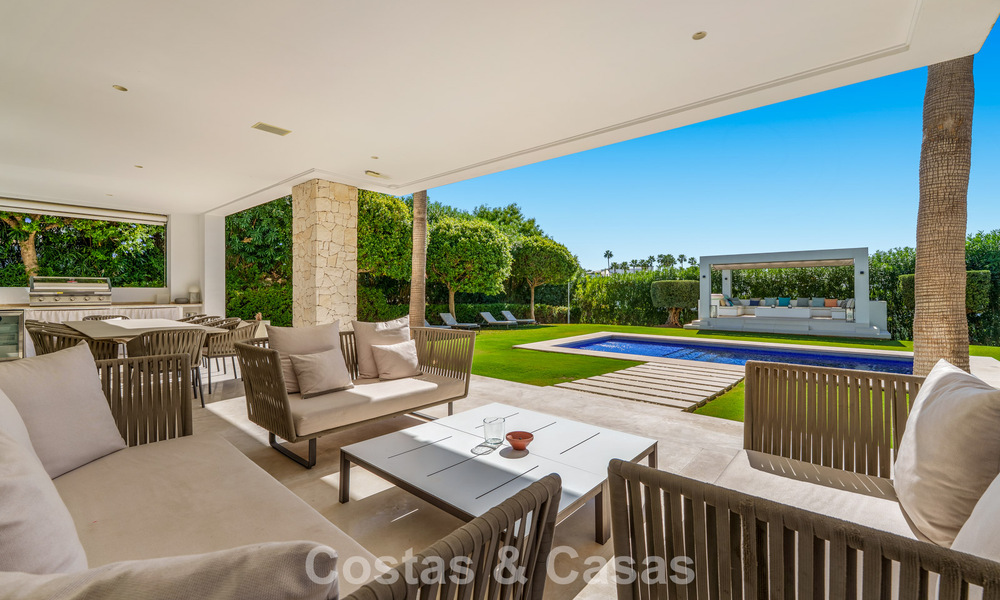Luxury villa with contemporary architecture for sale in a gated private community of Nueva Andalucía, Marbella 793977