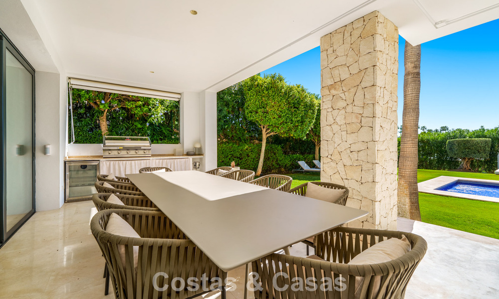 Luxury villa with contemporary architecture for sale in a gated private community of Nueva Andalucía, Marbella 793978