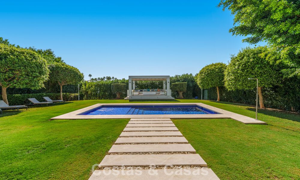 Luxury villa with contemporary architecture for sale in a gated private community of Nueva Andalucía, Marbella 793979