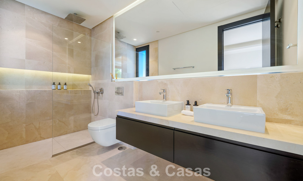 Luxury villa with contemporary architecture for sale in a gated private community of Nueva Andalucía, Marbella 793985