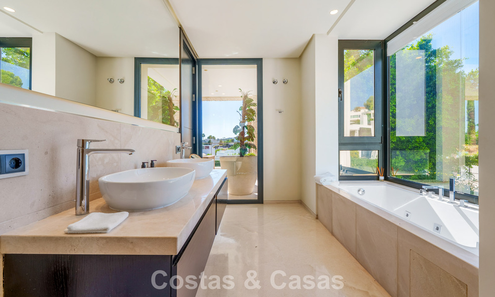 Luxury villa with contemporary architecture for sale in a gated private community of Nueva Andalucía, Marbella 793988