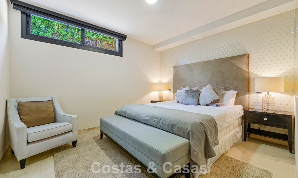 Luxury villa with contemporary architecture for sale in a gated private community of Nueva Andalucía, Marbella 793995