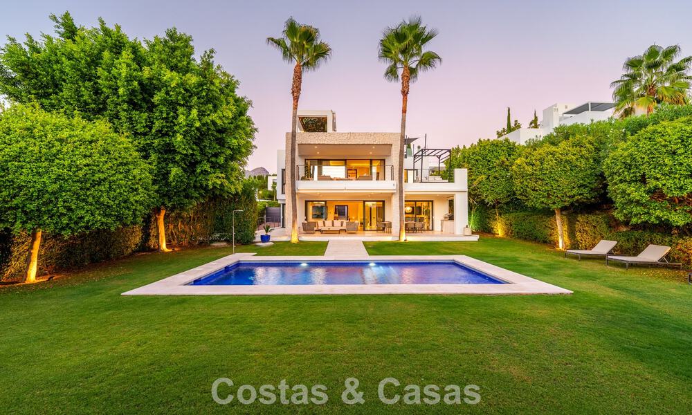 Luxury villa with contemporary architecture for sale in a gated private community of Nueva Andalucía, Marbella 794011