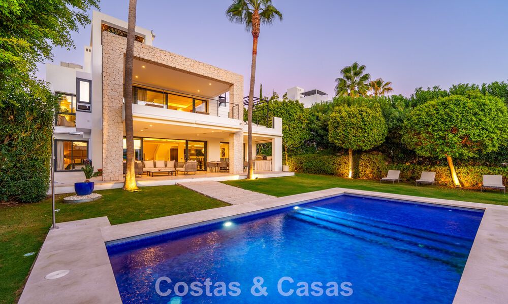 Luxury villa with contemporary architecture for sale in a gated private community of Nueva Andalucía, Marbella 794012
