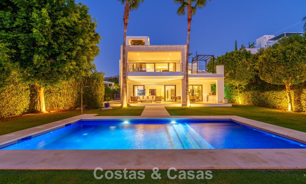 Luxury villa with contemporary architecture for sale in a gated private community of Nueva Andalucía, Marbella 794015