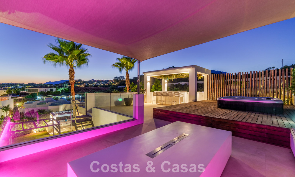 Luxury villa with contemporary architecture for sale in a gated private community of Nueva Andalucía, Marbella 794018