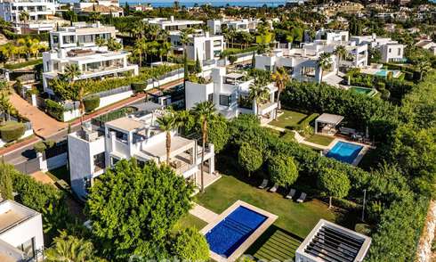 Luxury villa with contemporary architecture for sale in a gated private community of Nueva Andalucía, Marbella 794020