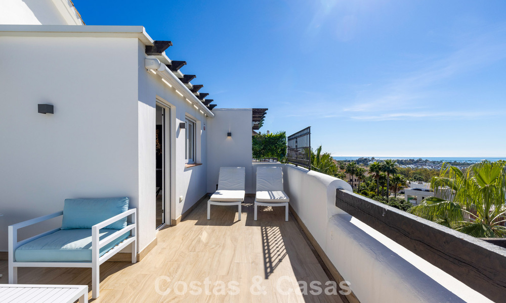 Renovated 3-bedroom duplex penthouse in exclusive gated community with sea & golf views in Marbella - Benahavis 793292