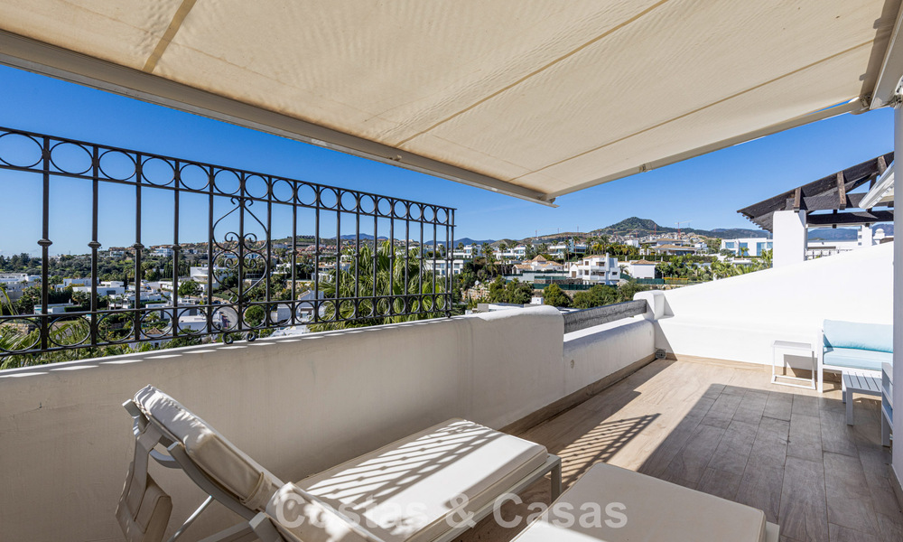Renovated 3-bedroom duplex penthouse in exclusive gated community with sea & golf views in Marbella - Benahavis 793295