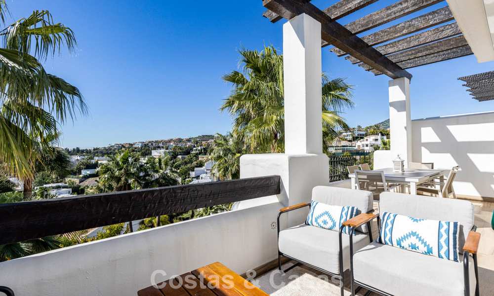 Renovated 3-bedroom duplex penthouse in exclusive gated community with sea & golf views in Marbella - Benahavis 793299