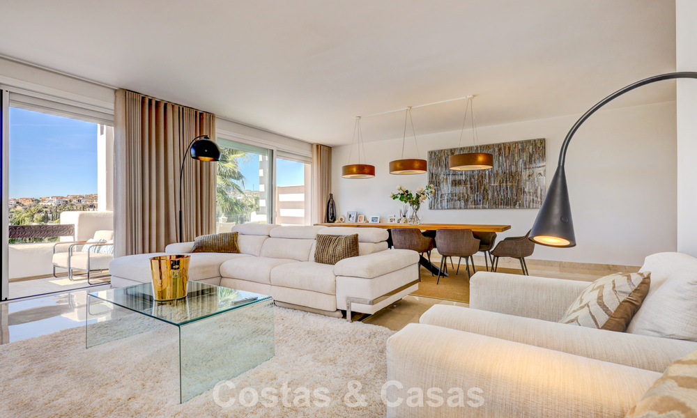 Renovated 3-bedroom duplex penthouse in exclusive gated community with sea & golf views in Marbella - Benahavis 793306