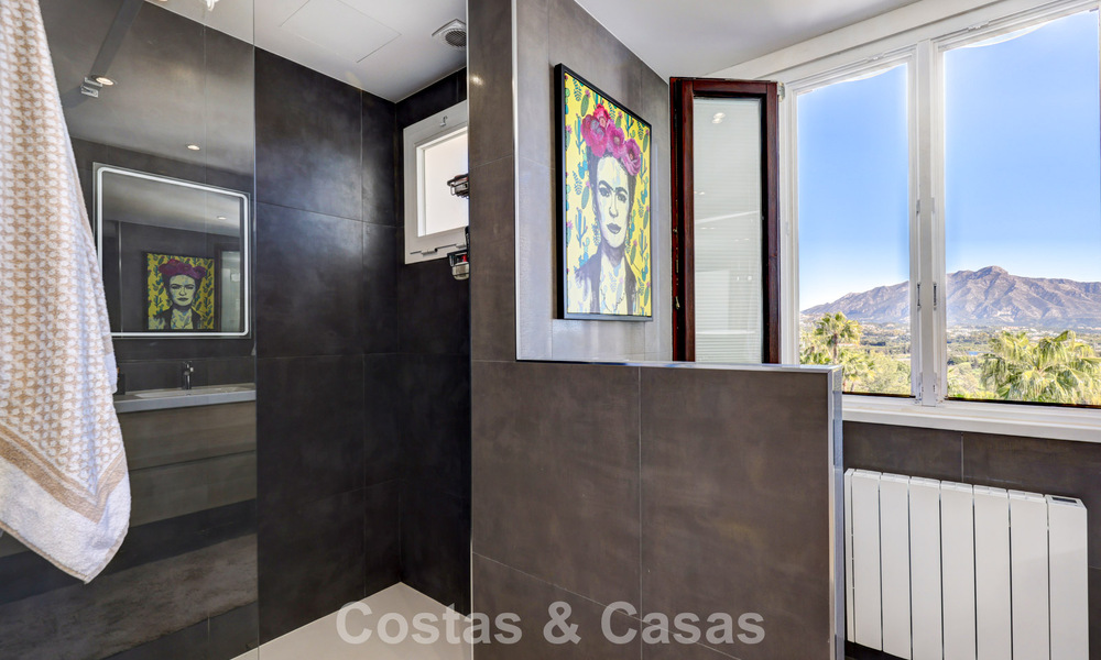 Renovated 3-bedroom duplex penthouse in exclusive gated community with sea & golf views in Marbella - Benahavis 793329