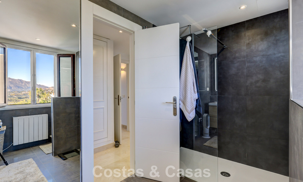 Renovated 3-bedroom duplex penthouse in exclusive gated community with sea & golf views in Marbella - Benahavis 793330